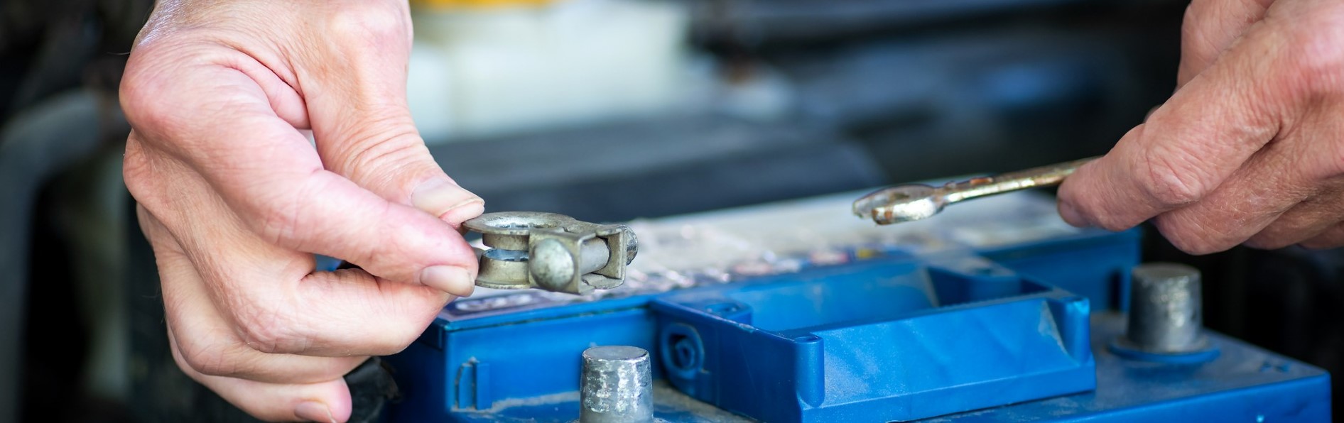 Disconnecting Car Battery How To Disconnect And Replace A Car Battery